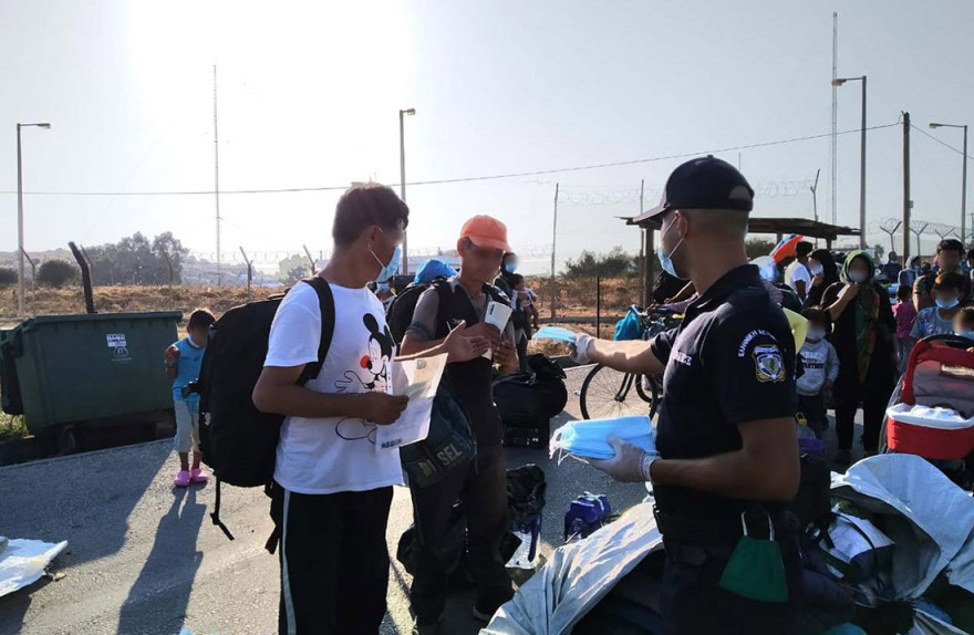 Αστυνομική επιχείρηση στη Λέσβο για τη μεταφορά των μεταναστών στο Καρά Τεπέ - Δείτε βίντεο 