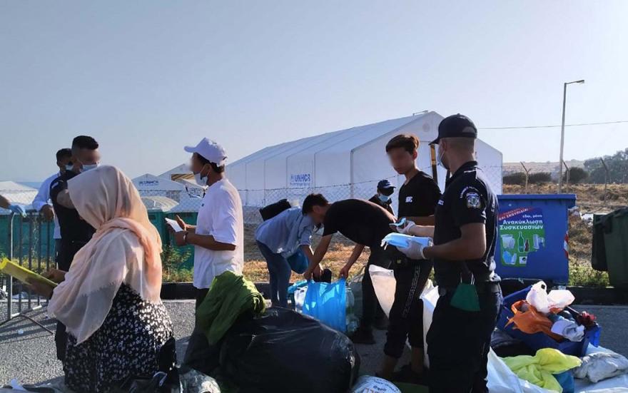 Αστυνομική επιχείρηση στη Λέσβο για τη μεταφορά των μεταναστών στο Καρά Τεπέ - Δείτε βίντεο 