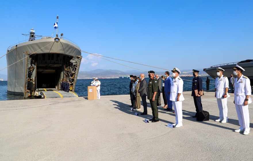 Υπουργείο Εξωτερικών: Το αρματαγωγό «Ικαρία» μετέφερε 180 τόνους ανθρωπιστικής βοήθειας στη Βηρυτό