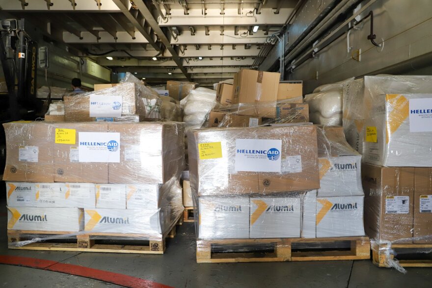 Υπουργείο Εξωτερικών: Το αρματαγωγό «Ικαρία» μετέφερε 180 τόνους ανθρωπιστικής βοήθειας στη Βηρυτό