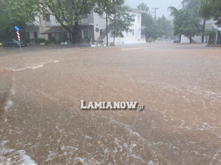 Κακοκαιρία Ιανός: Εκκενώθηκε νηπιαγωγείο στη Λαμία - Πλημμύρισαν υπόγεια ξενοδοχείων