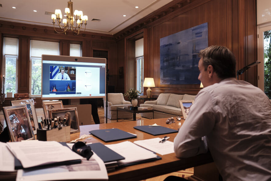 Τηλεδιάσκεψη Μητσοτάκη με Μέρκελ - φον ντερ Λάιεν για το μεταναστευτικό