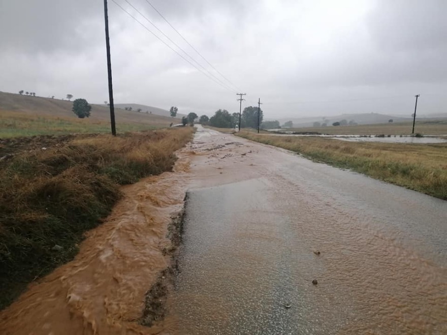 Κακοκαιρία «Ιανός»: Φούσκωσαν τα ρέματα στα Φάρσαλα - Προβλήματα στο οδικό δίκτυο - Δείτε βίντεο, φωτογραφίες
