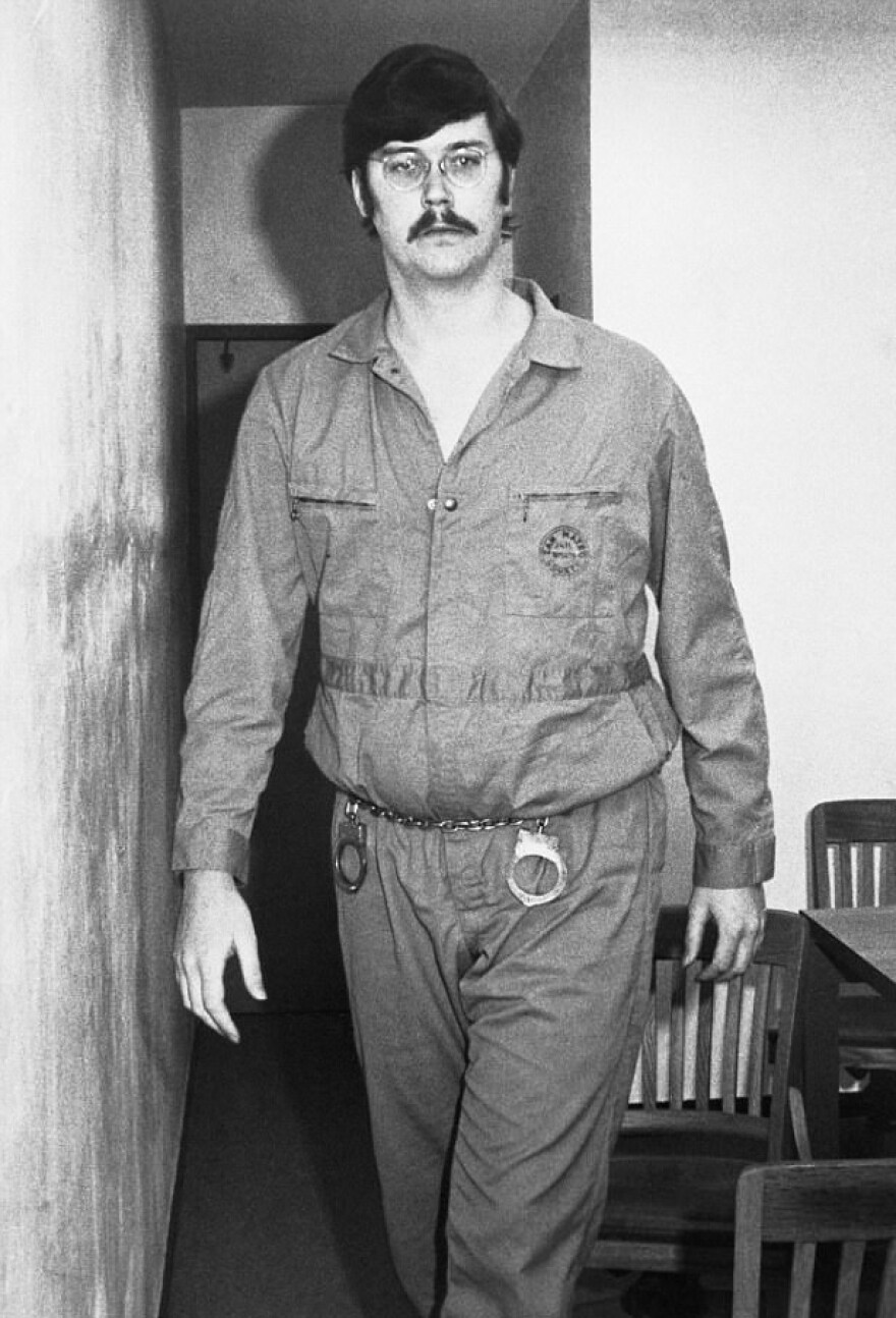 Η συγκλονιστική ιστορία ενός serial killer: Έγινε βιβλίο λίγο πριν τη θανατική ποινή του 