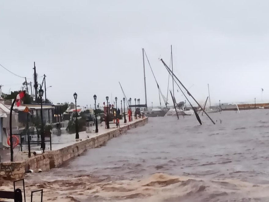 Κακοκαιρία Ιανός: Πού βρίσκεται ο κυκλώνας - Προβλήματα σε Κεφαλονιά, Ζάκυνθο, Ιθάκη