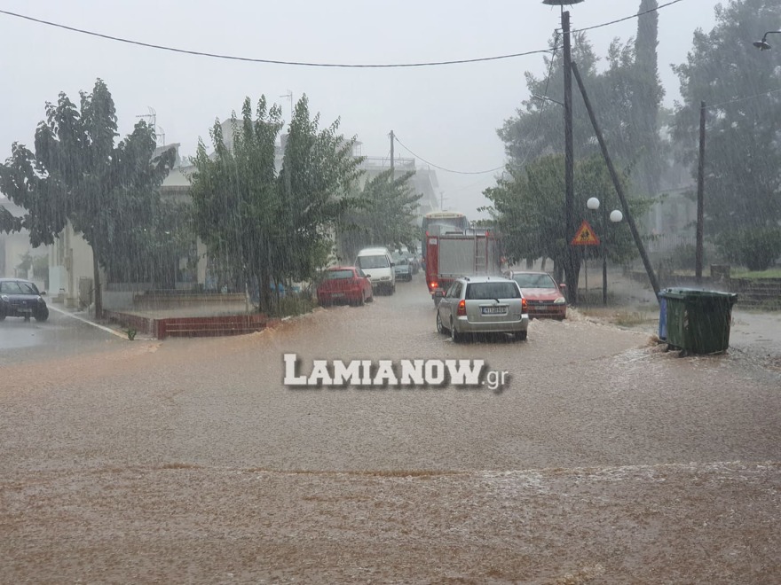 Κακοκαιρία Ιανός: Εκκενώθηκε νηπιαγωγείο στη Λαμία - Πλημμύρισαν υπόγεια ξενοδοχείων