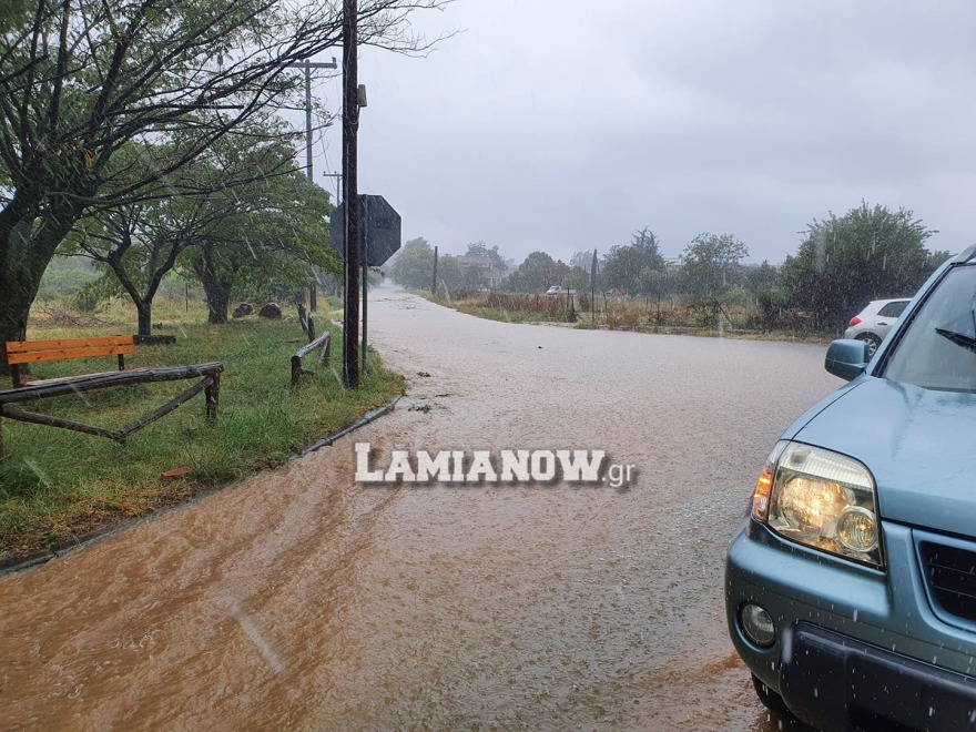 Κακοκαιρία Ιανός - Συναγερμός στη Φθιώτιδα για εγκλωβισμένους ανθρώπους σε σπίτια και αυτοκίνητα 