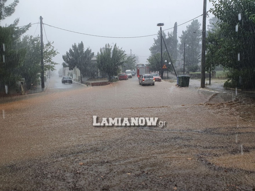 Κακοκαιρία Ιανός - Συναγερμός στη Φθιώτιδα για εγκλωβισμένους ανθρώπους σε σπίτια και αυτοκίνητα 