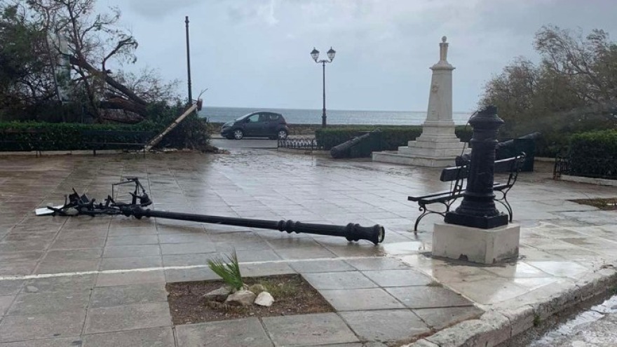 Κακοκαιρία Ιανός: Σαρώνει Ιθάκη, Κεφαλονιά, Ζάκυνθο - Δείτε βίντεο με τις καταστροφές