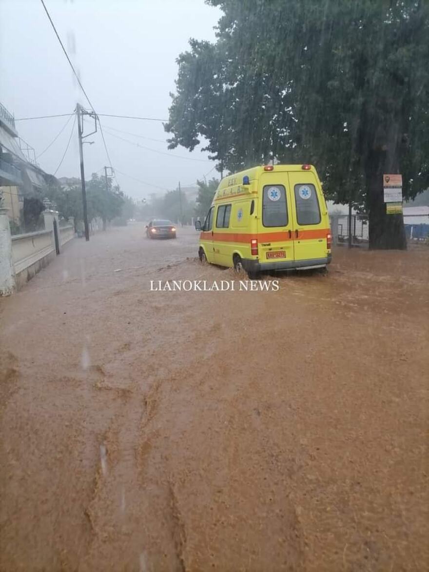 Κακοκαιρία Ιανός - Συναγερμός στη Φθιώτιδα για εγκλωβισμένους ανθρώπους σε σπίτια και αυτοκίνητα 