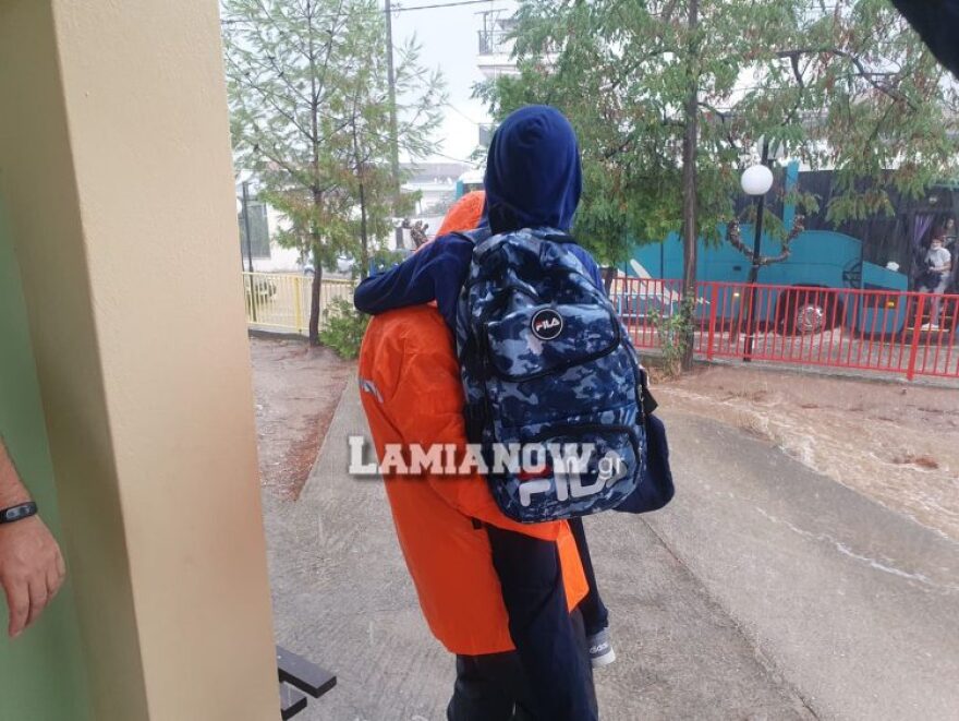 Κακοκαιρία Ιανός - Συναγερμός στη Φθιώτιδα για εγκλωβισμένους ανθρώπους σε σπίτια και αυτοκίνητα 