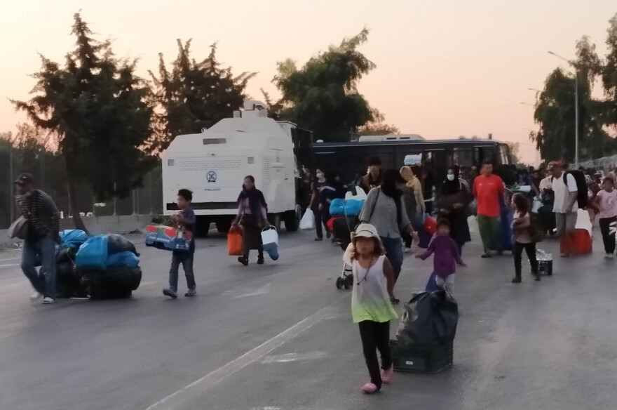 Λέσβος: Πάνω από 5.000 μετανάστες έχουν μπει στο Καρά Τεπέ - Δείτε βίντεο από τις επιχειρήσεις της ΕΛΑΣ