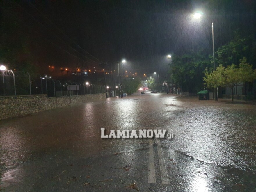 Κακοκαιρία Ιανός: Η Λαμία στη δίνη του κυκλώνα - Έκλεισε ο δρόμος προς το νοσοκομείο