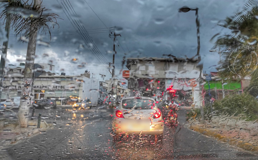 Κακοκαιρία «Ιανός»: Νύχτα αγωνίας για την Κρήτη - Έκλεισαν γέφυρες, πλημμύρισαν και τα Λιοντάρια