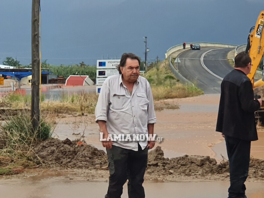 Κακοκαιρία «Ιανός»: «Πνίγηκε» η Λαμία, πλημμύρισε το αεροδρόμιο, διεκόπη η κυκλοφορία σε πολλούς δρόμους 