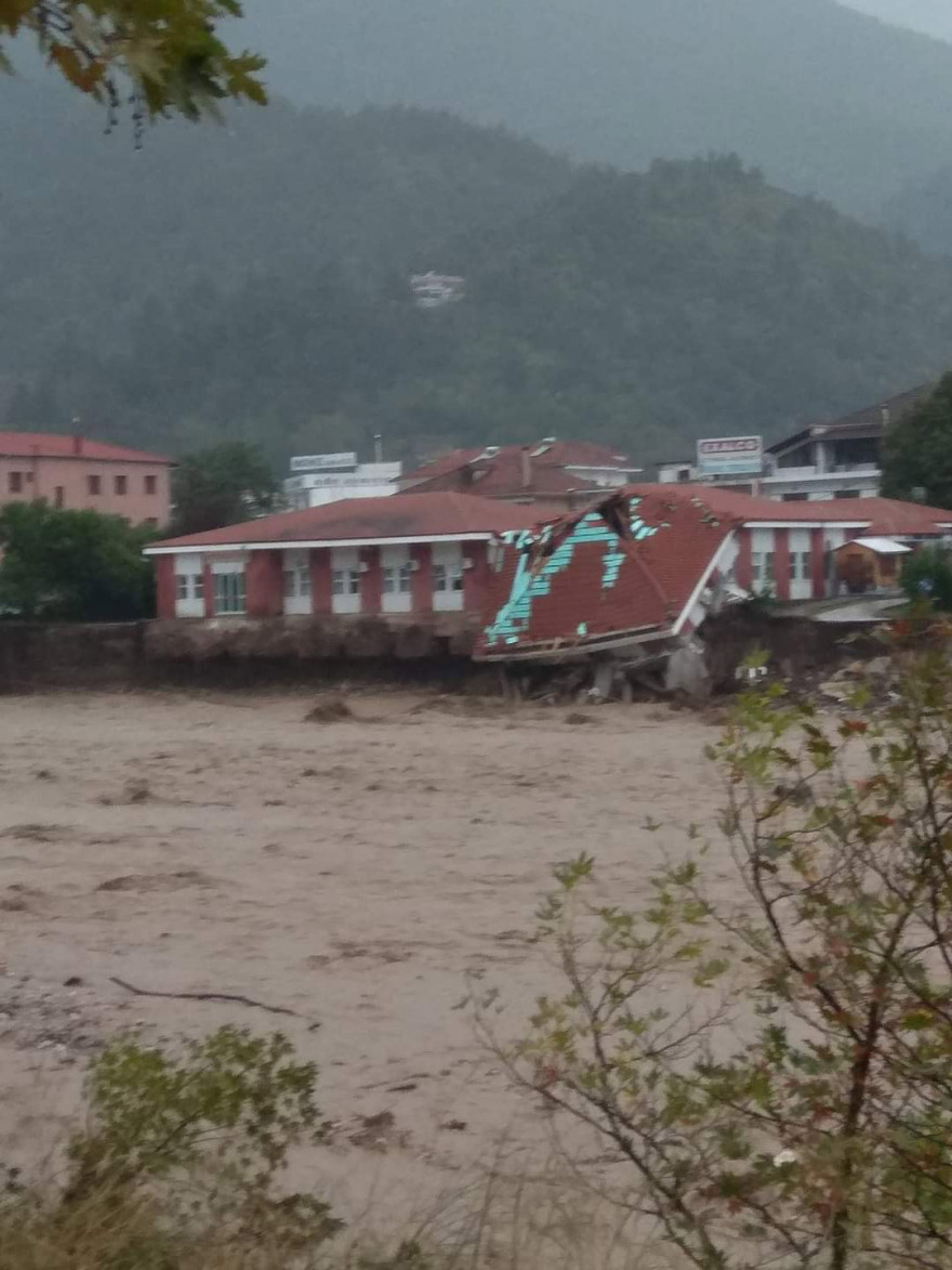 Κακοκαιρία Ιανός: Συγκλονιστικό βίντεο: Οι καταστροφές στο Μουζάκι Καρδίτσας από ψηλά