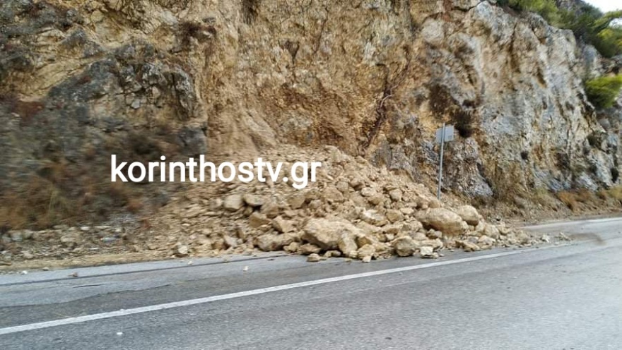 Κακοκαιρία Ιανός: Πλημμύρες στα Λουτρά Ωραίας Ελένης - Κλειστός ο δρόμος Ισθμού - Επιδαύρου