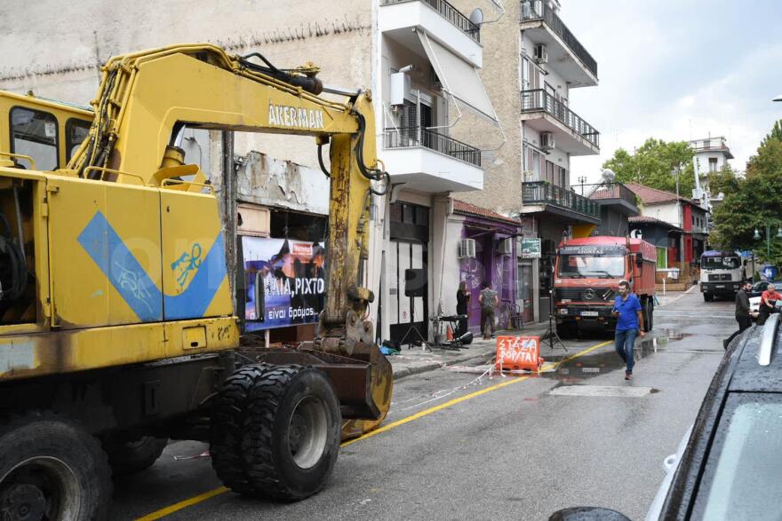 Ιστορικός οίκος ανοχής στη Λάρισα γκρεμίστηκε με live μπουζούκια: «Ηλία ρίχτο… όλα είναι δρόμος»