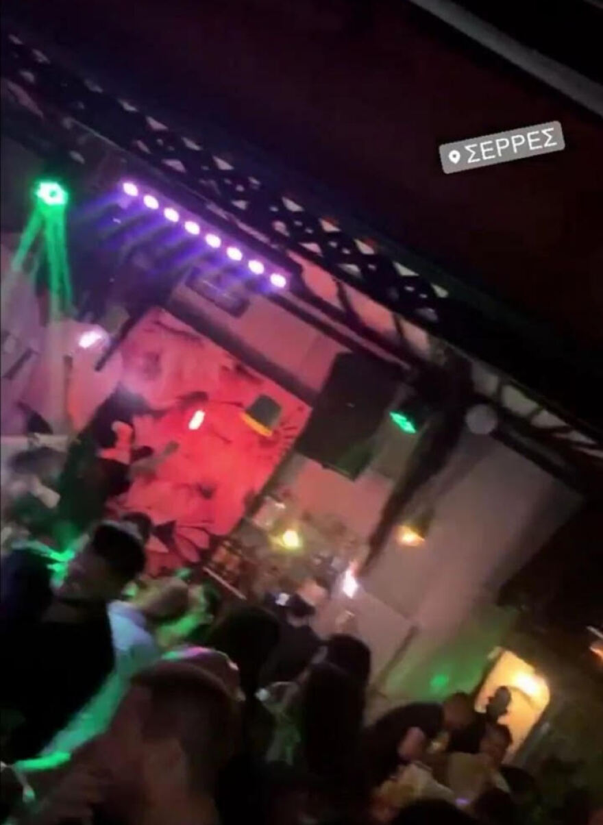 Η Θεσσαλονίκη «μετακομίζει» Σέρρες κάθε βράδυ - Εικόνες συνωστισμού σε μπαρ και κλαμπ