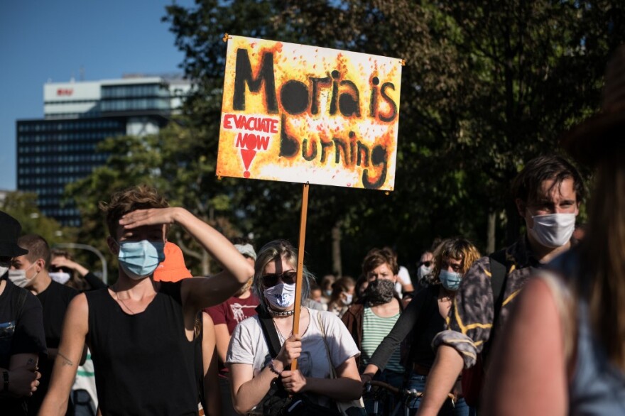 Βερολίνο: Χιλιάδες διαδηλωτές ζητούν από την ΕΕ να δεχθεί πρόσφυγες από τη Λέσβο