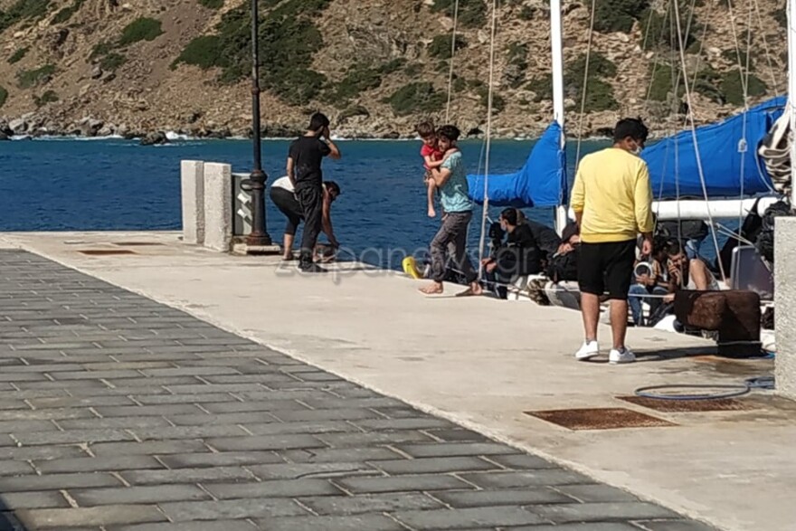 Σκάφος με 50 μετανάστες έδεσε στη Γαύδο