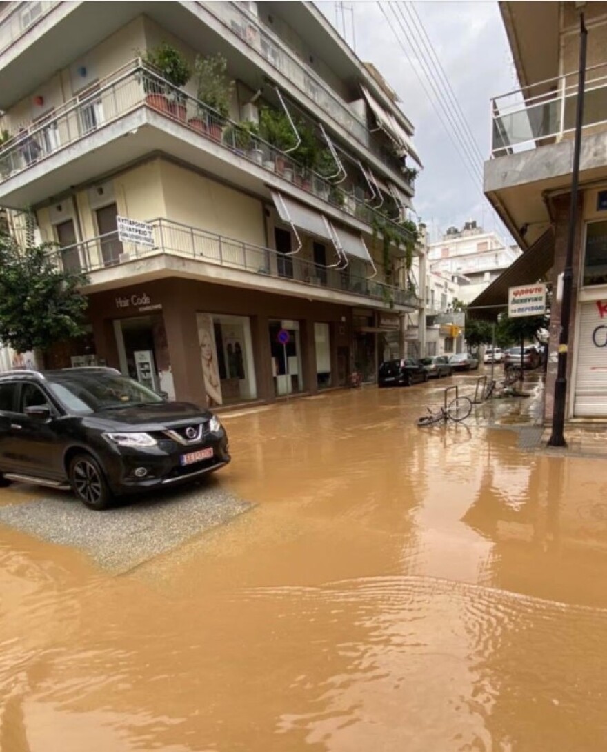 Κακοκαιρία Ιανός - Θεσσαλία: «Βομβαρδισμένο τοπίο» - Τρεις νεκροί, μία αγνοούμενη βιβλικές καταστροφές
