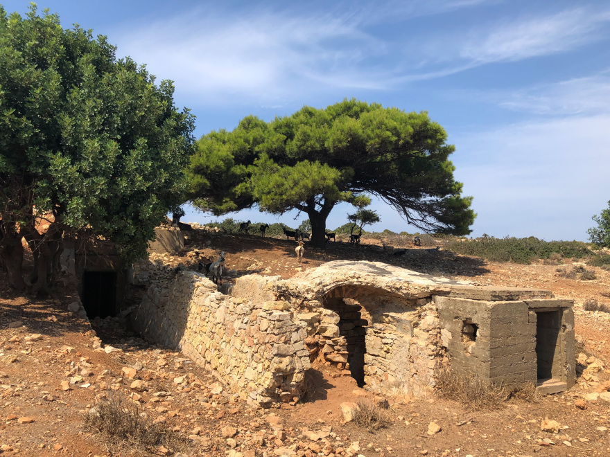 Στη Λέρο η Μενδώνη: Νησί με ιδιαίτερο πολιτιστικό απόθεμα - Η μοναδικότητα του Λακκιού