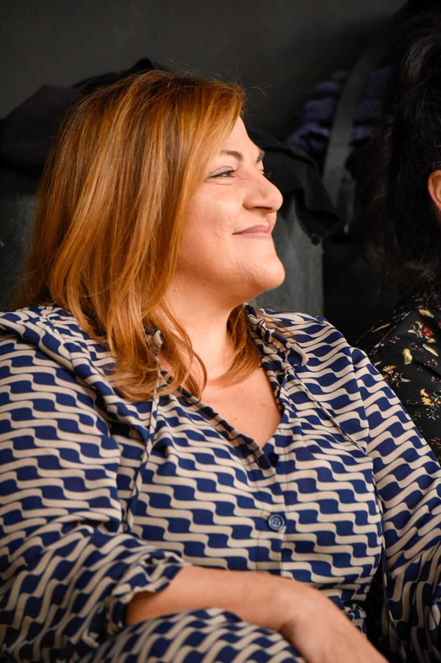 «Πάμε Δανάη»: Ο αδελφός του Σάκη Ρουβά, Απόστολος μαγειρεύει και η Βίκυ Σταυροπούλου τρέχει στην κουζίνα - Βίντεο