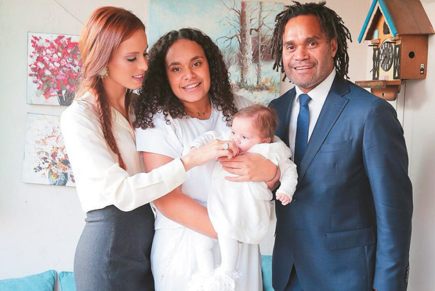 Ο Κριστιάν Καρεμπέ στον Δημήτρη Δανίκα: Ο Ολυμπιακός, ο Μαντέλα και οι γυναίκες της ζωής του