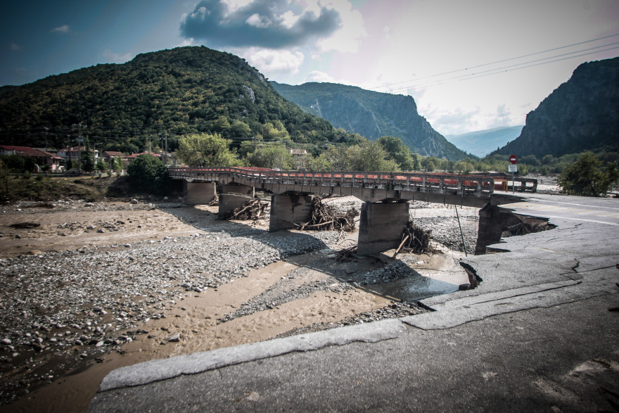 Κακοκαιρία Ιανός - Θεσσαλία: «Βομβαρδισμένο τοπίο» - Τρεις νεκροί, μία αγνοούμενη βιβλικές καταστροφές