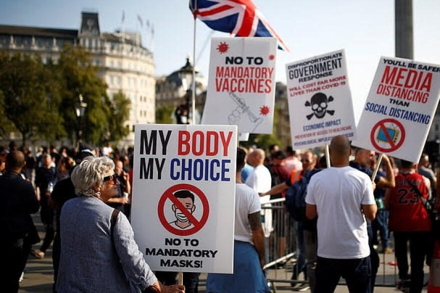 Κορωνοϊός - Μάσκες: Ποια είναι η «πιο επικίνδυνη γυναίκα της Μεγάλης Βρετανίας»