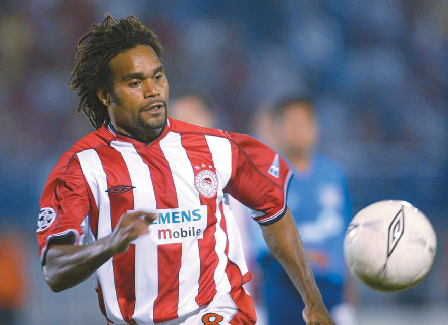 Ο Κριστιάν Καρεμπέ στον Δημήτρη Δανίκα: Ο Ολυμπιακός, ο Μαντέλα και οι γυναίκες της ζωής του