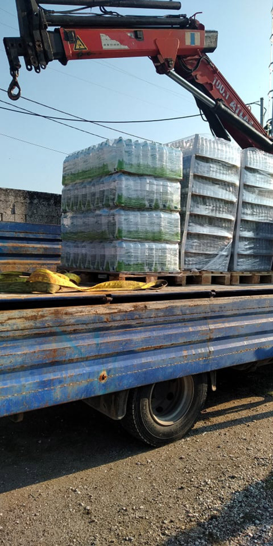 Οξυά Καρδίτσας: Μεγάλη επιχείρηση με ελικόπτερο -  Έριξαν νερό και τρόφιμα στους εγκλωβισμένους