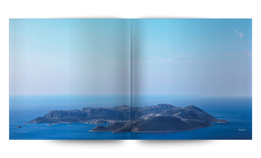 Αυτή την Κυριακή με το ΘΕΜΑ, το εξαιρετικό λεύκωμα της Σοφίας Ν. Σφυρόερα «Καστελλόριζο - Ο Φρουρός του Αιγαίου» 