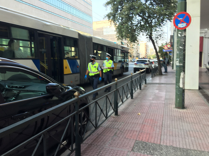 Μέτρα για τον κορωνοϊό: Εντατικοί έλεγχοι από το πρωί στα ΜΜΜ - Δείτε φωτογραφίες και βίντεο