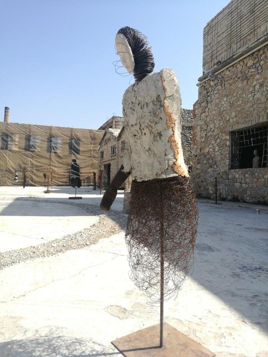  «Άνθρωποι στον χρόνο»: Η γλυπτική εγκατάσταση της Ασπασίας Σταυροπούλου στην Ελευσίνα