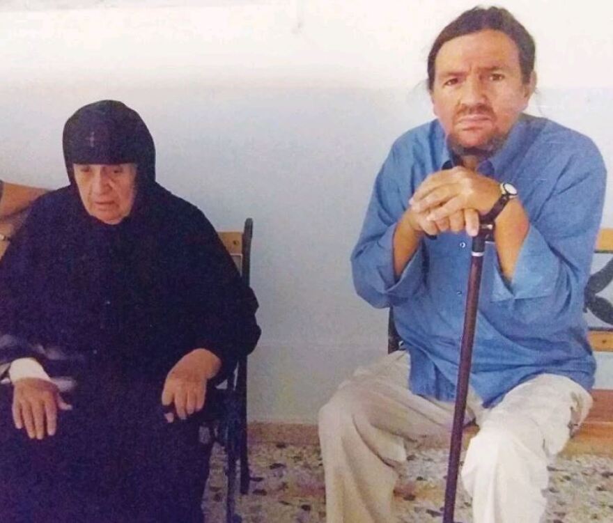 Βίκυ Μοσχολιού: Τραγικό παιχνίδι της μοίρας για τον καλόγερο αδερφό της