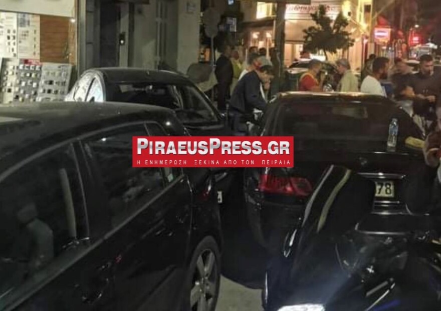 Τροχαίο ατύχημα στα Καμίνια του Πειραιά (φωτογραφίες)