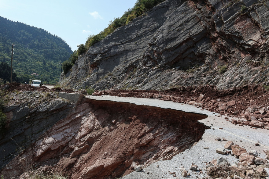 Καρδίτσα: Ακόμα μετράει τις... πληγές από το καταστροφικό πέρασμα του «Ιανού»