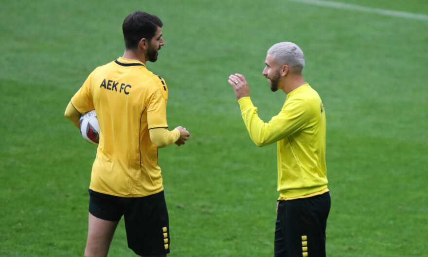 «Κλικ» από την προπόνηση της ΑΕΚ στο Σεντ Γκάλεν