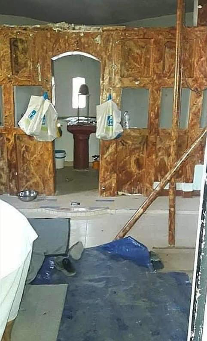 Μόρια: Μετανάστες κατέστρεψαν τον ναό του Αγίου Γεωργίου - Απίστευτες εικόνες