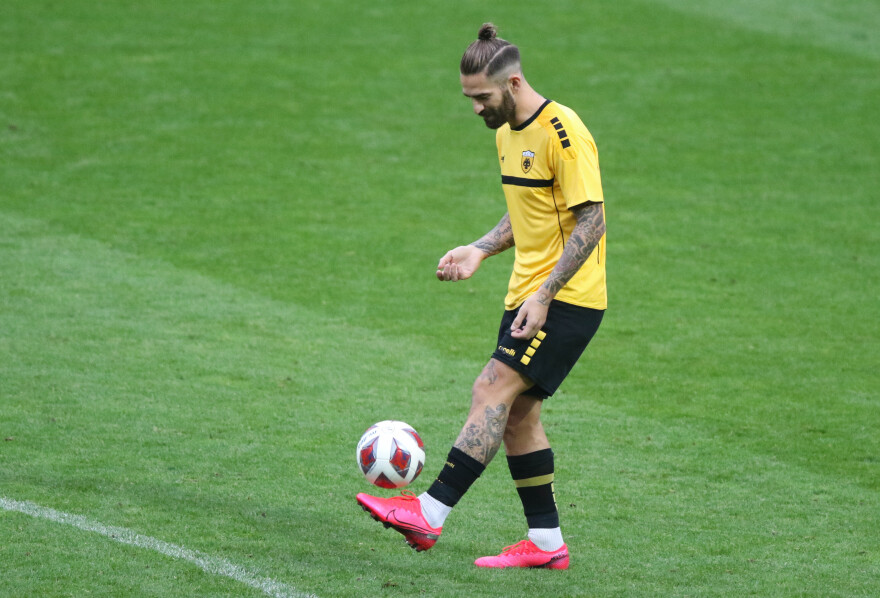 «Κλικ» από την προπόνηση της ΑΕΚ στο Σεντ Γκάλεν