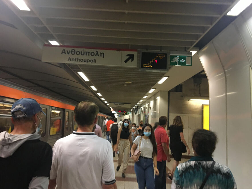 Συνωστισμός... δίχως τέλος στο Μετρό - Δείτε βίντεο και φωτογραφίες