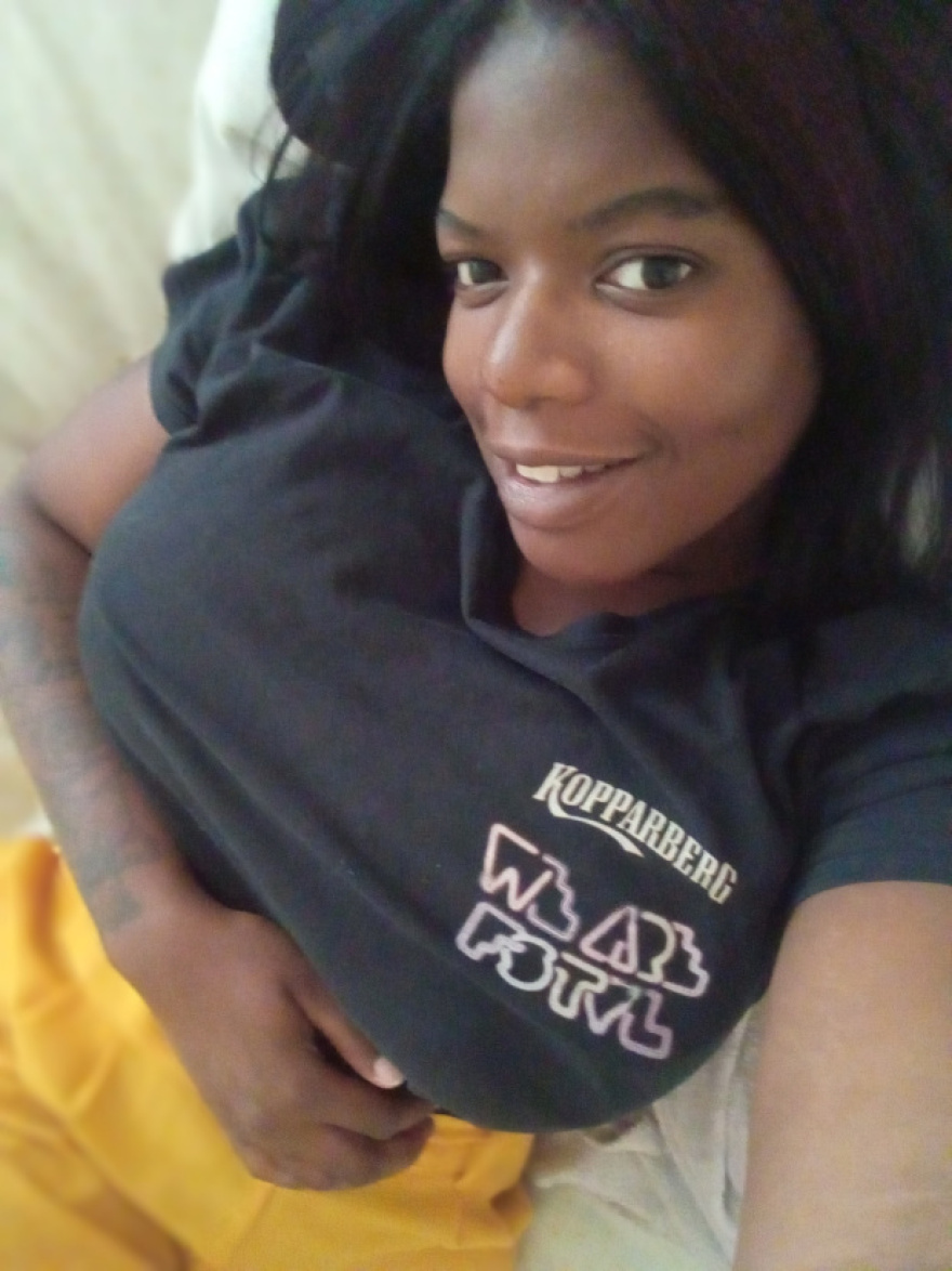 «To πελώριο στήθος κάνει τη ζωή μας κόλαση» - Χυμώδεις Βρετανίδες «ξεσπούν» στη Sun