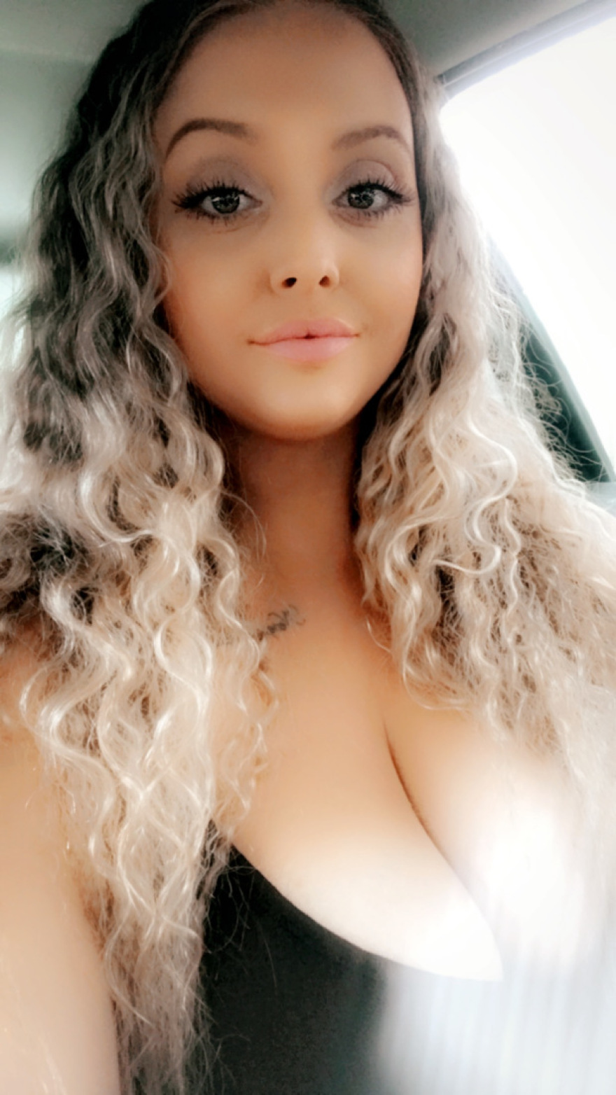 «To πελώριο στήθος κάνει τη ζωή μας κόλαση» - Χυμώδεις Βρετανίδες «ξεσπούν» στη Sun