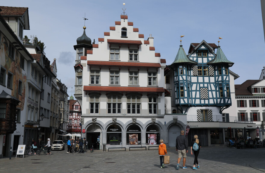 Η βόλτα των παικτών της ΑΕΚ στο Σεντ Γκάλεν 