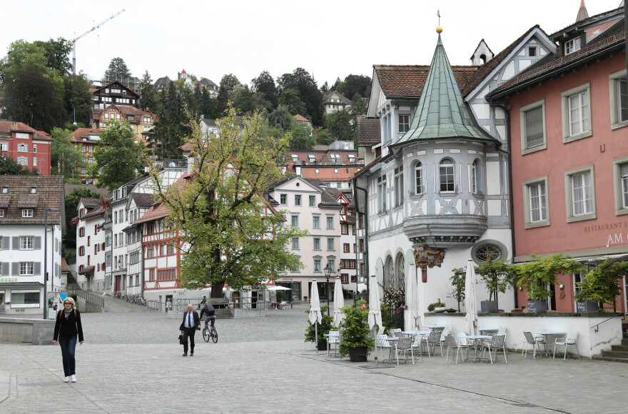 Η βόλτα των παικτών της ΑΕΚ στο Σεντ Γκάλεν 