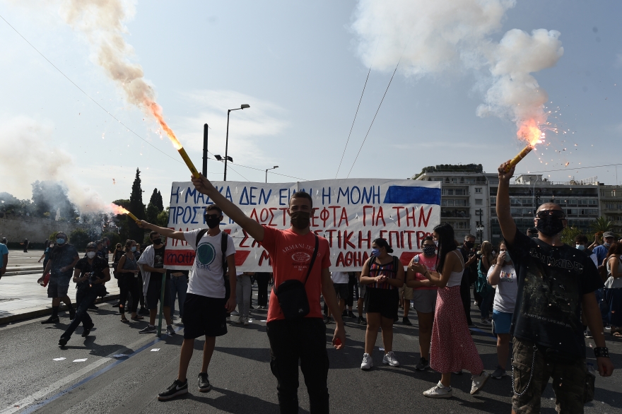 Κάνουν καταλήψεις μέχρι και για τα... Rafale - Συλλαλητήριο αυτή την ώρα στα Προπύλαια