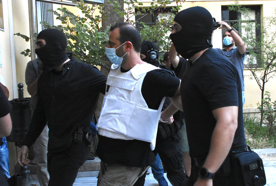 Γιάφκα στο Κουκάκι: Δίωξη για κακούργημα στον έναν από τους τρεις συλληφθέντες