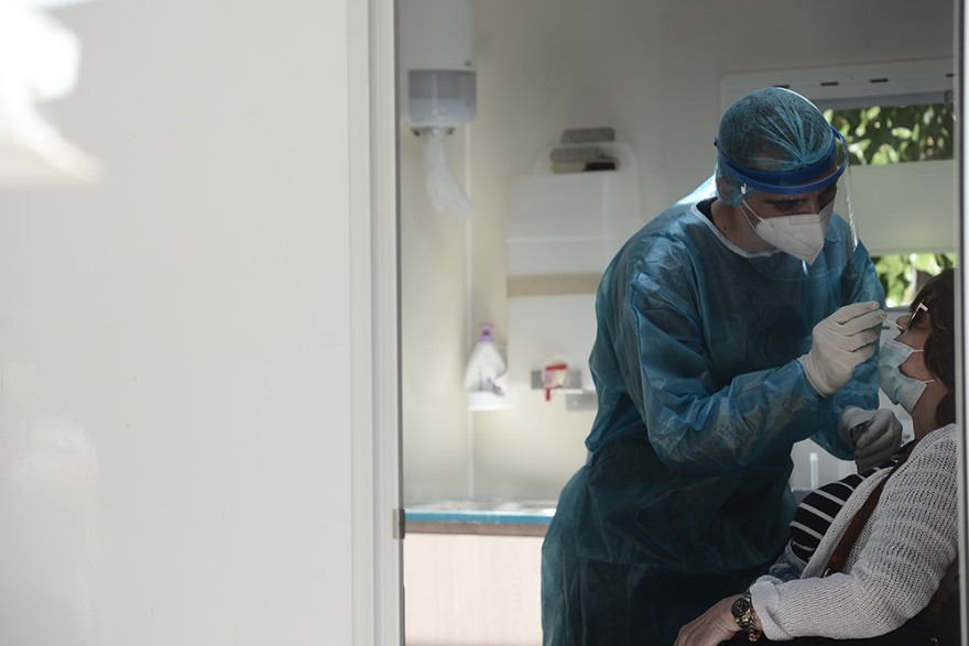 Στην Κυψέλη Κικίλιας και Τσιόδρας: Τεστ για κορωνοϊό στους πολίτες 